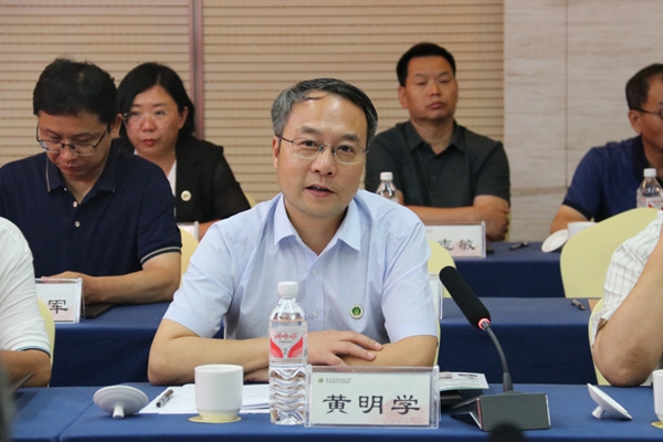 2.黄播平台
党委书记黄明学主持座谈会_副本.jpg